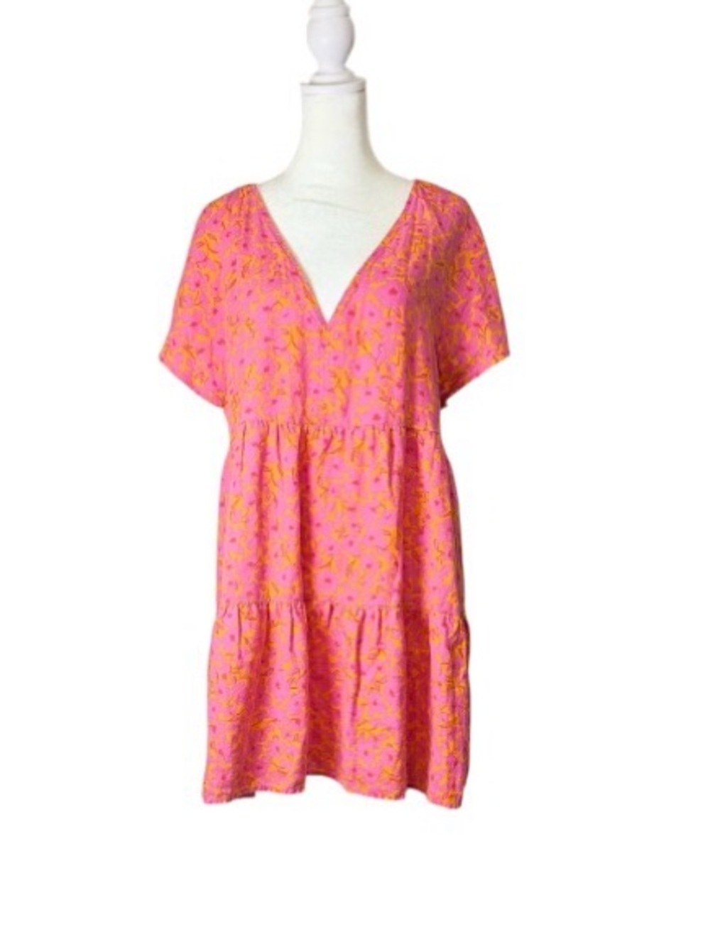 Universal Thread Pink and Orange Short Sleeve VNeck Floral Dress. Size Medium.